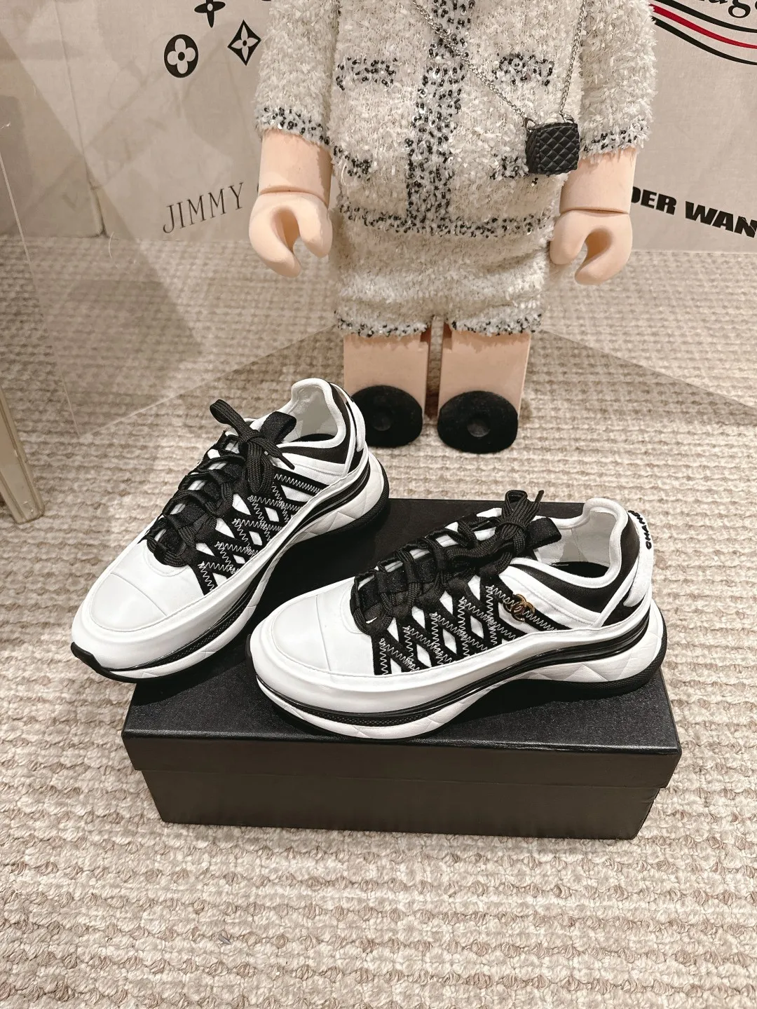 Factory price: 640💰Chanel Chanel dad shoes, for men and women - top casual sports shoes in the counter. This classic design; the upper is electro-embroidered with a variety of techniques; the outsole is fashionable and sporty; it is unusual to incorporate a variety of color matching elements... The diversified mix and match is very good-looking and versatile, and can be used for leisure, fashion, sports and outdoor... ꫛꫀꪝ Go➫ Material: ❶Upper used: Original imported first-layer silk cowhide + original waterproof cloth + original first-layer cowhide ❷Inner lining: original sheep lining ❸Outsole based on: original T men's shoes 💰U combination outsole Counter boutique packaging complete set for women, code number: 35–41 (customized 40, 41)